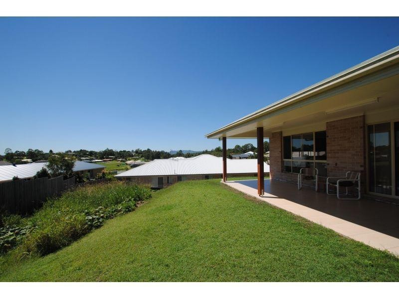 4 Oxley Court, Southside QLD 4570