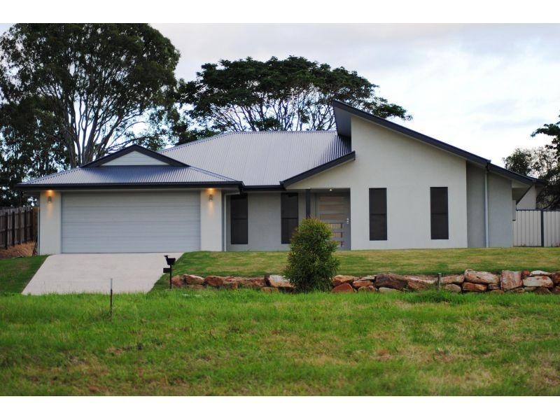 8 Eagle Hawk Drive, Southside QLD 4570