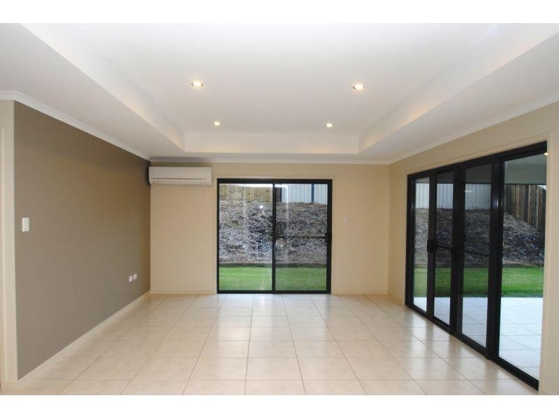 8 Eagle Hawk Drive, Southside QLD 4570