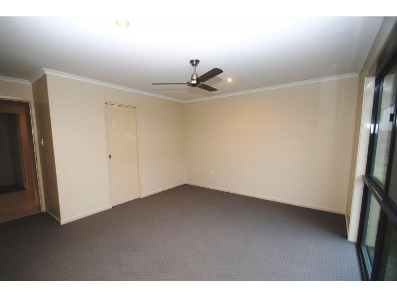 8 Eagle Hawk Drive, Southside QLD 4570