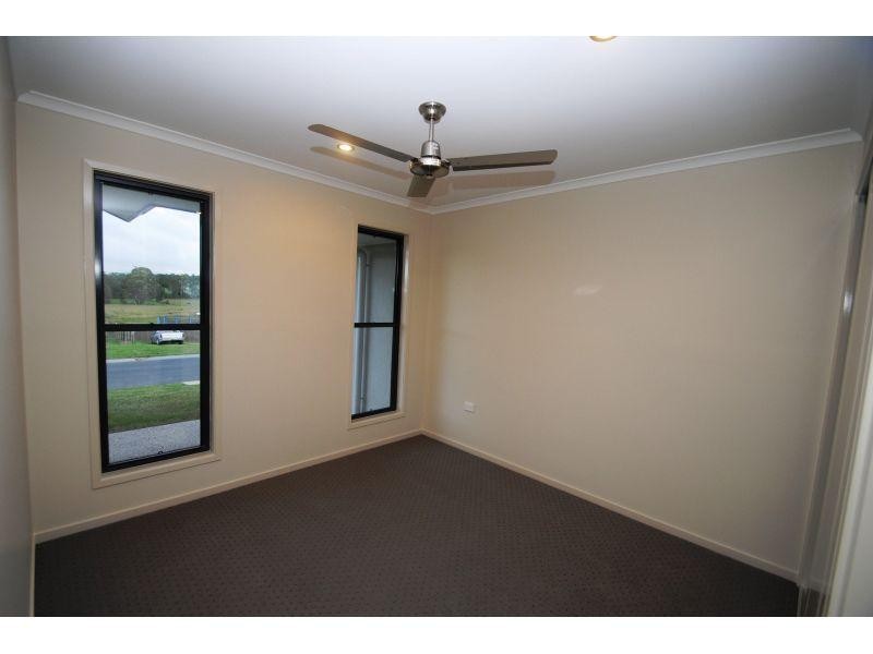 8 Eagle Hawk Drive, Southside QLD 4570