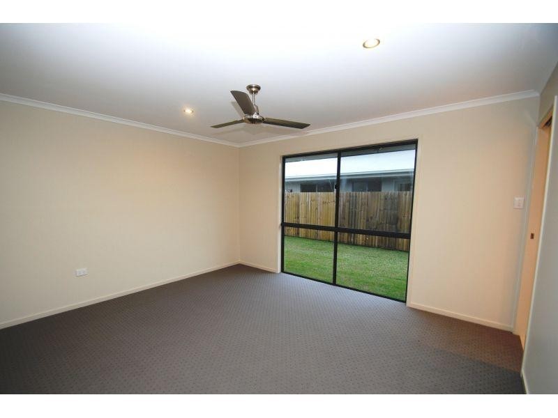 8 Eagle Hawk Drive, Southside QLD 4570