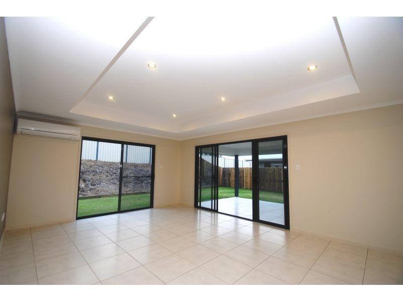 8 Eagle Hawk Drive, Southside QLD 4570