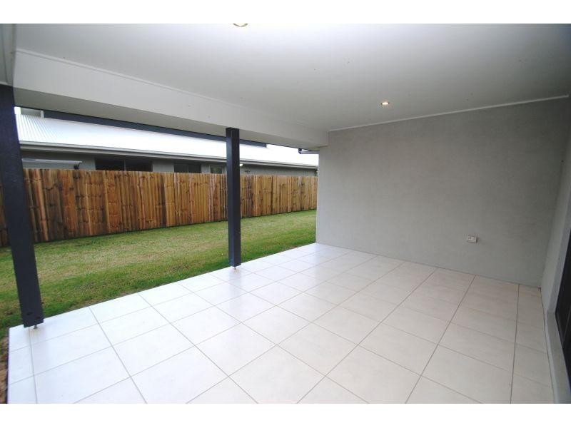 8 Eagle Hawk Drive, Southside QLD 4570