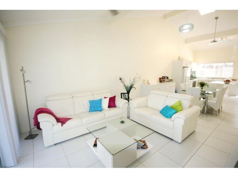 2/11 Woorookool Place, Noosaville QLD 4566
