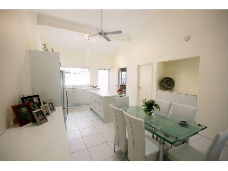 2/11 Woorookool Place, Noosaville QLD 4566