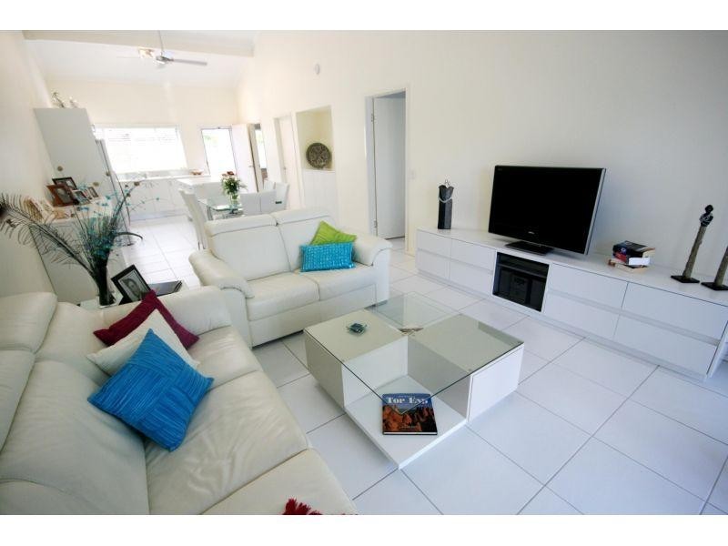 2/11 Woorookool Place, Noosaville QLD 4566