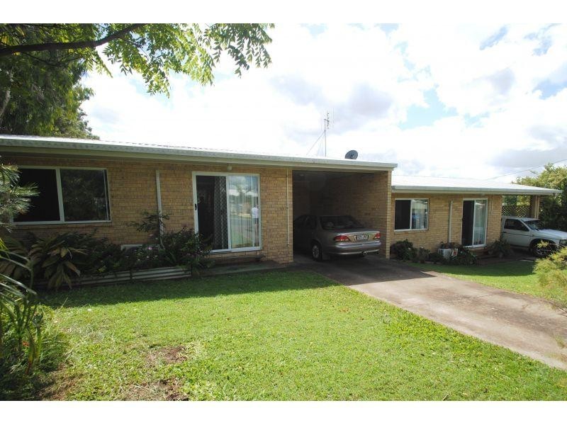 8 Furness Road, Southside QLD 4570