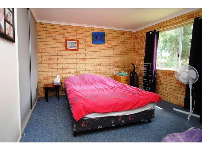 8 Furness Road, Southside QLD 4570