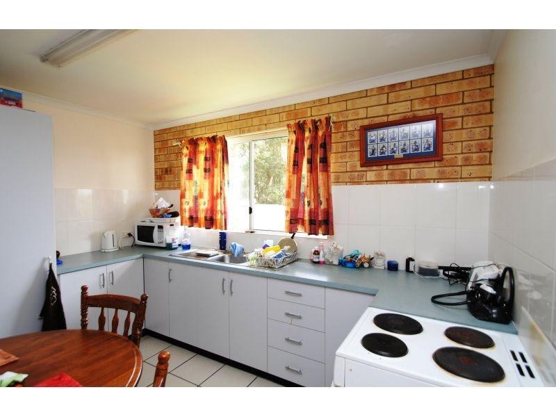 8 Furness Road, Southside QLD 4570