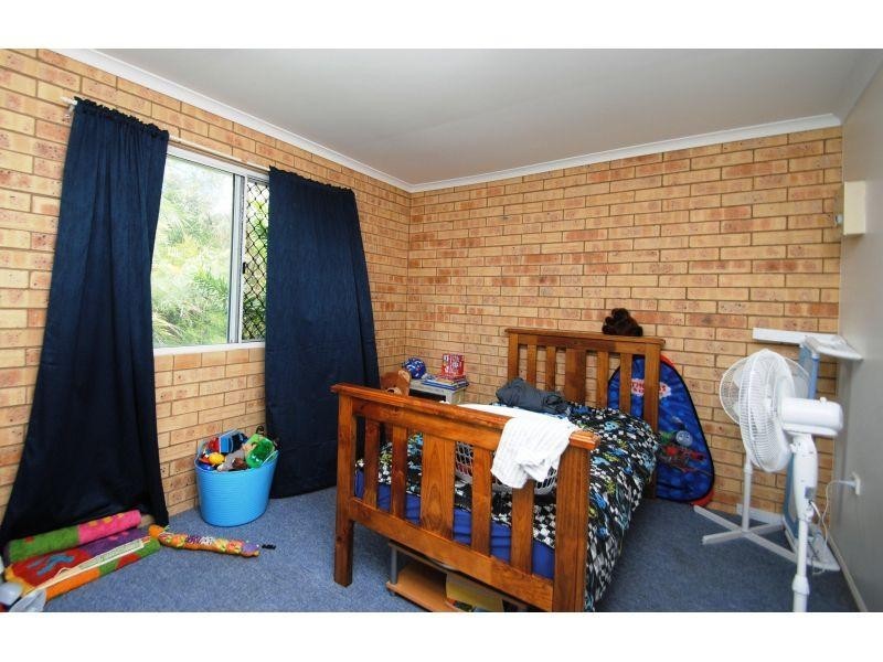 8 Furness Road, Southside QLD 4570