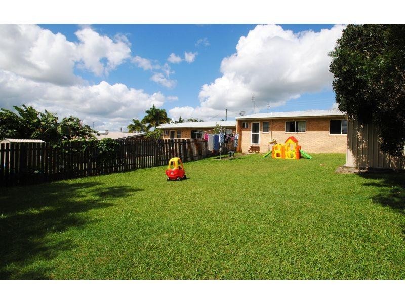 8 Furness Road, Southside QLD 4570