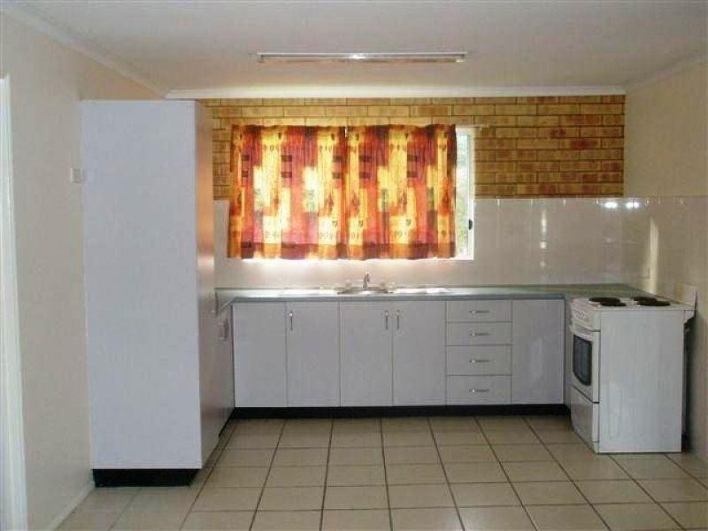 8 Furness Road, Southside QLD 4570