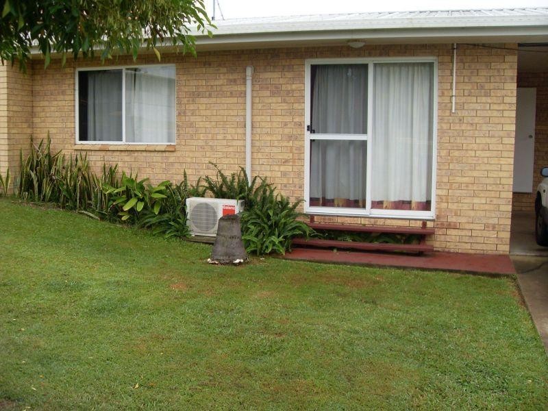 8 Furness Road, Southside QLD 4570