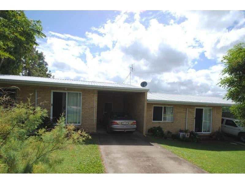 8 Furness Road, Southside QLD 4570