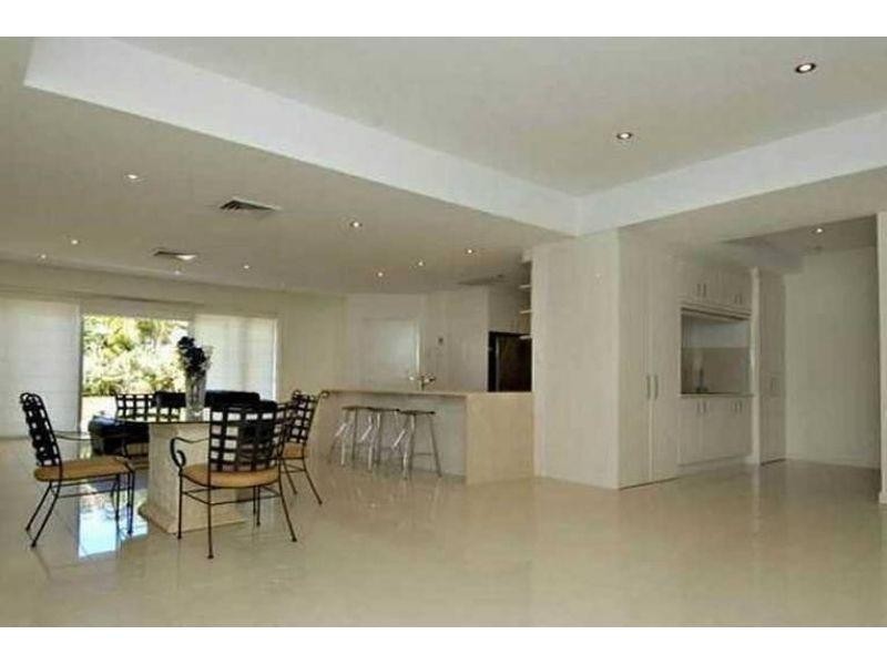 2/8 Leo Crs, Alexandra Headland QLD 4572