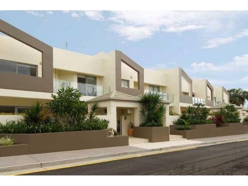 2/8 Leo Crs, Alexandra Headland QLD 4572