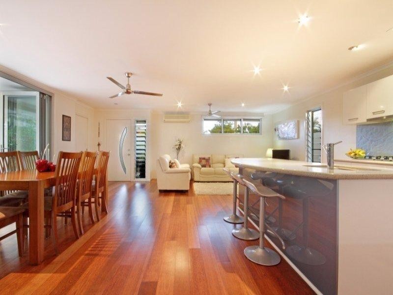 48 Tarcola Cres, Mooloolaba QLD 4557