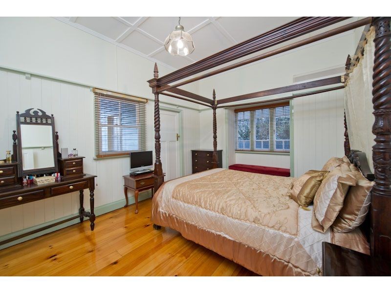 18 Newton Street, Grange QLD 4051