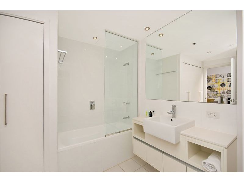 30 Macrossan Street, Brisbane QLD 4000