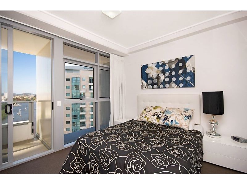 30 Macrossan Street, Brisbane QLD 4000