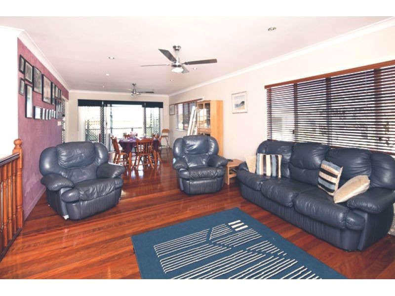 26 Melbourne Avenue, Camp Hill QLD 4152