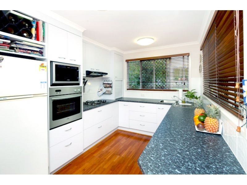 26 Melbourne Avenue, Camp Hill QLD 4152