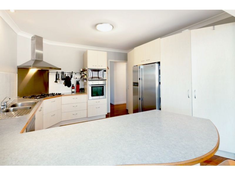 26 Melbourne Avenue, Camp Hill QLD 4152