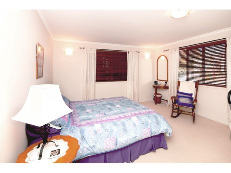 26 Melbourne Avenue, Camp Hill QLD 4152