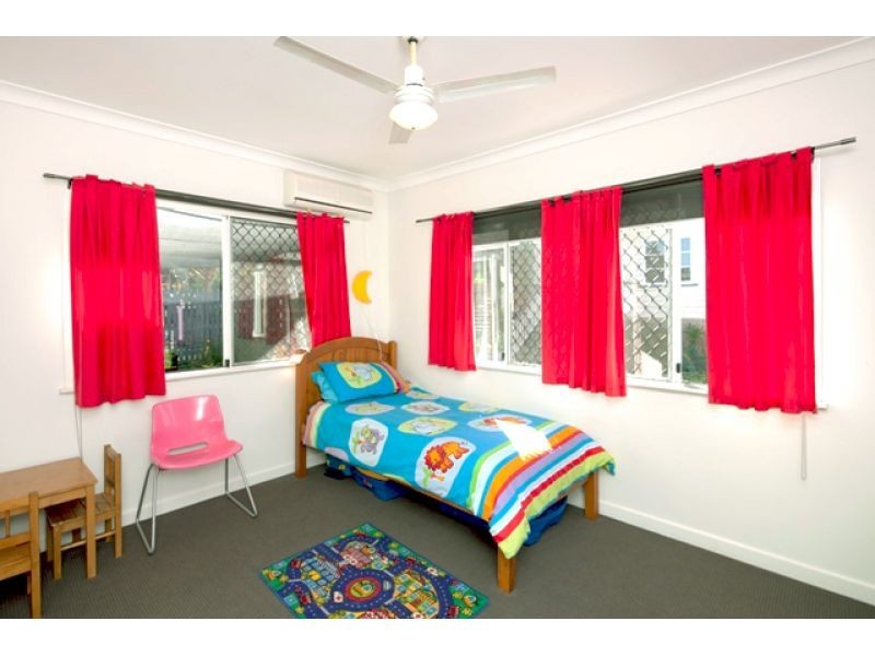 26 Melbourne Avenue, Camp Hill QLD 4152