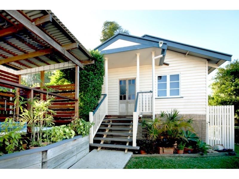 26 Melbourne Avenue, Camp Hill QLD 4152