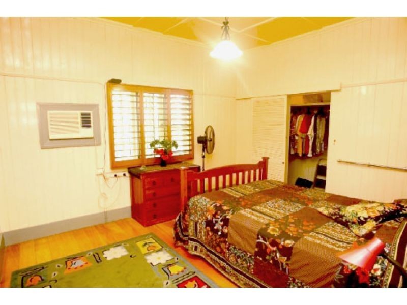 32 Railway Terrace, Corinda QLD 4075