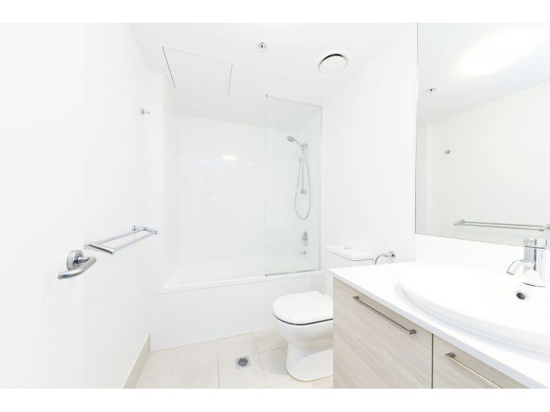 8 Harbour Road, Hamilton QLD 4007