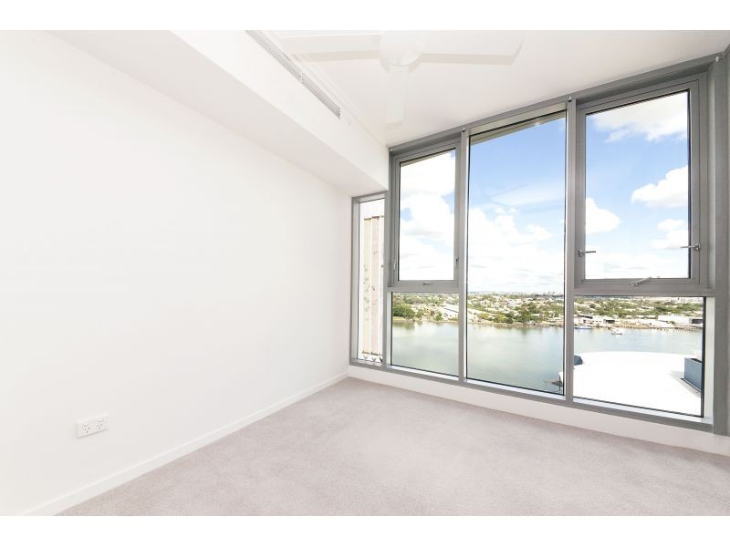 8 Harbour Road, Hamilton QLD 4007