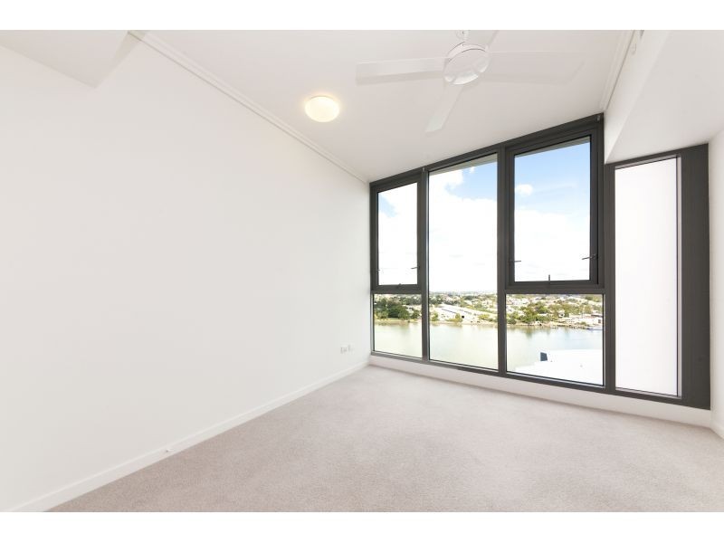 8 Harbour Road, Hamilton QLD 4007