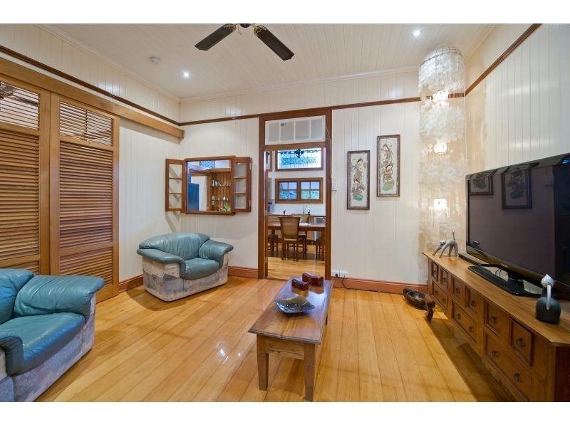 6 Usher Street, Indooroopilly QLD 4068