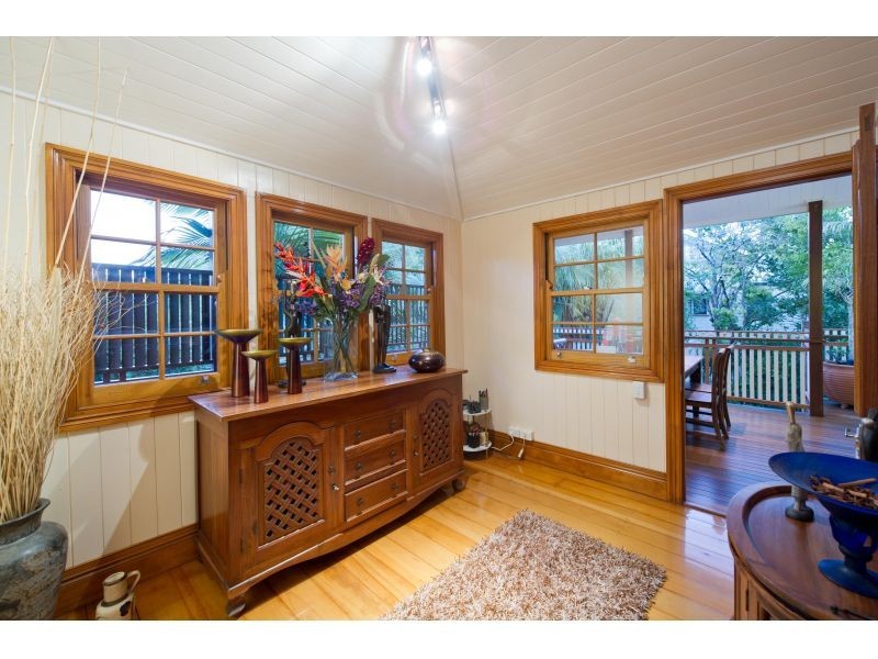 6 Usher Street, Indooroopilly QLD 4068