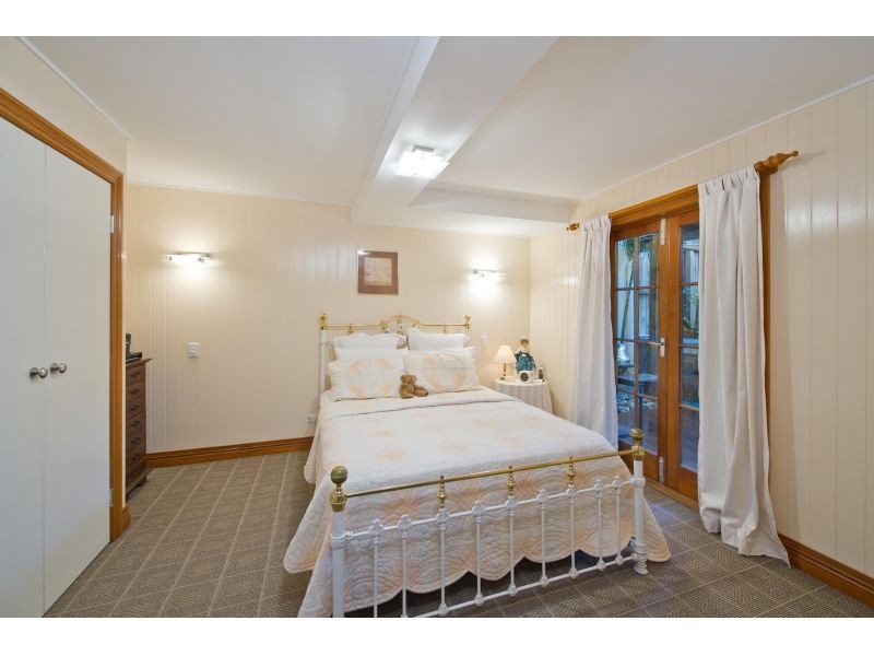 6 Usher Street, Indooroopilly QLD 4068