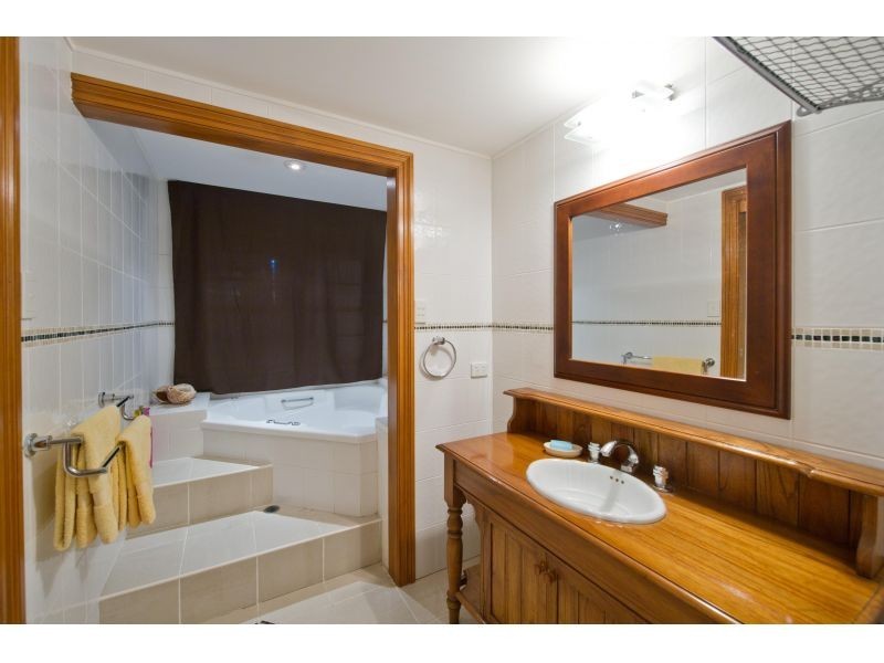 6 Usher Street, Indooroopilly QLD 4068