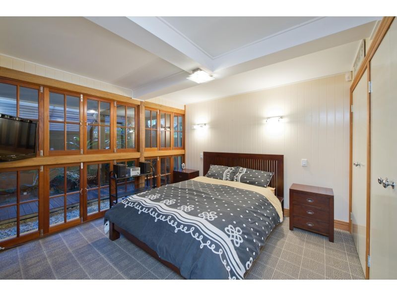 6 Usher Street, Indooroopilly QLD 4068