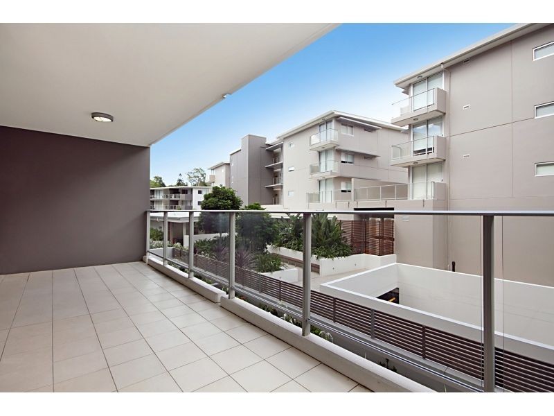 95 Clarence Road, Indooroopilly QLD 4068