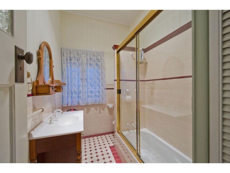 18 Newton Street, Grange QLD 4051