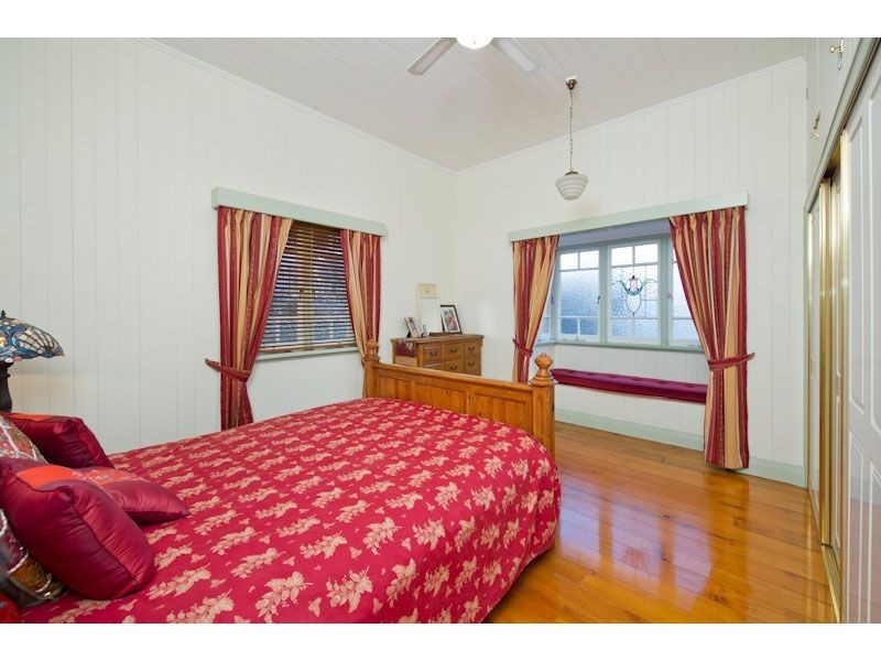 18 Newton Street, Grange QLD 4051