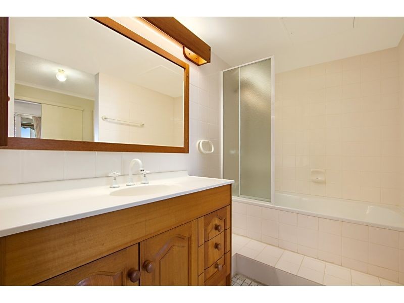 82 Sandford Road, St Lucia QLD 4067