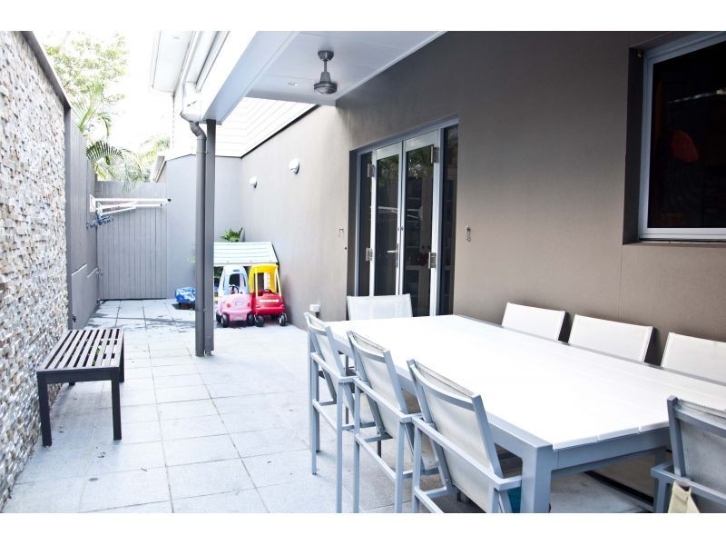 42 Brown Street, Camp Hill QLD 4152