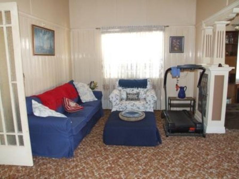 54 Mary Street, Blackstone QLD 4304