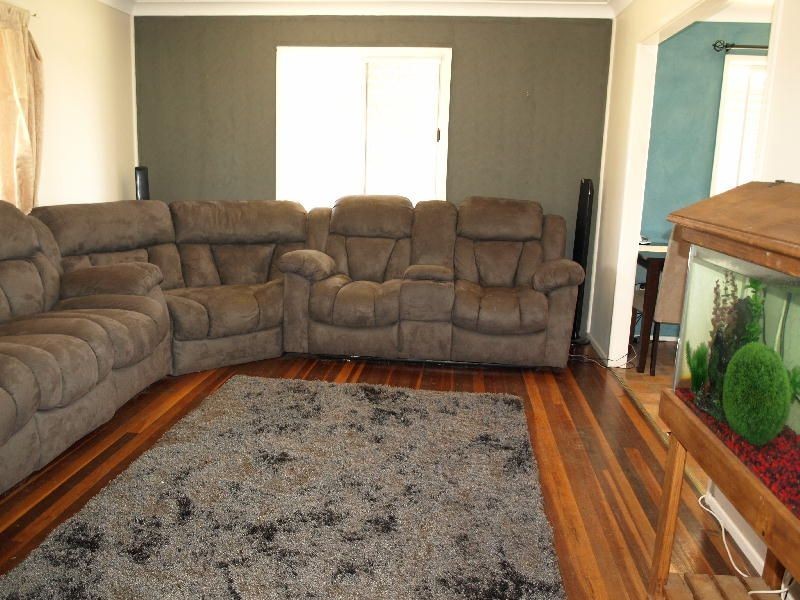 11 Wisteria Street, Walloon QLD 4306