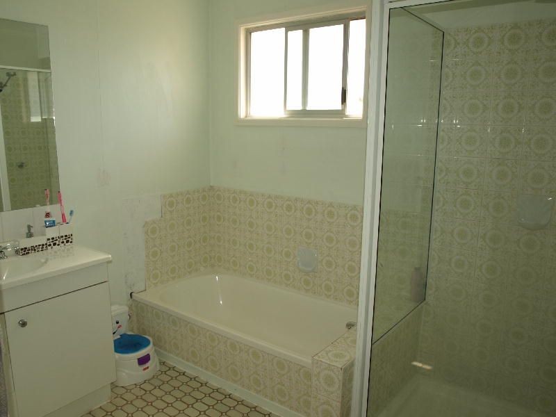 11 Wisteria Street, Walloon QLD 4306