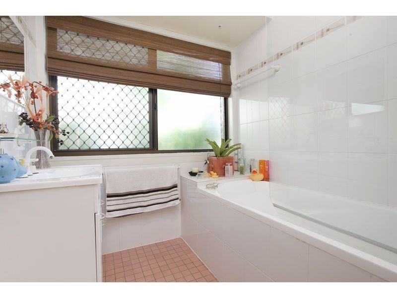 14 Leuneah Lane, Karana Downs QLD 4306