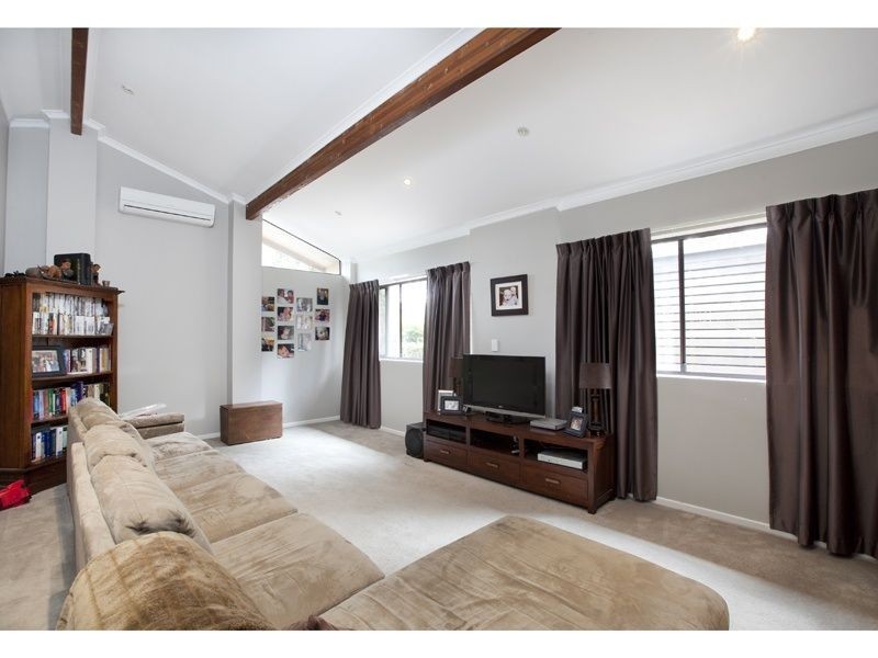 11 Tanderra Way, Karana Downs QLD 4306